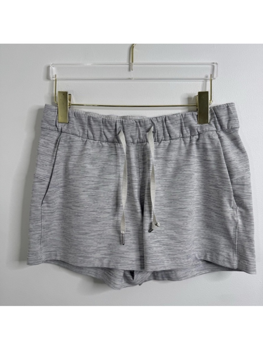 EUC Lululemon On The Fly Shorts Wee Are From Space Alpine White Ice Grey 8